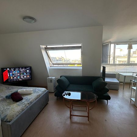 Cozy Bright Penthouse Close To U1 And U6 Metros Wien Exterior foto