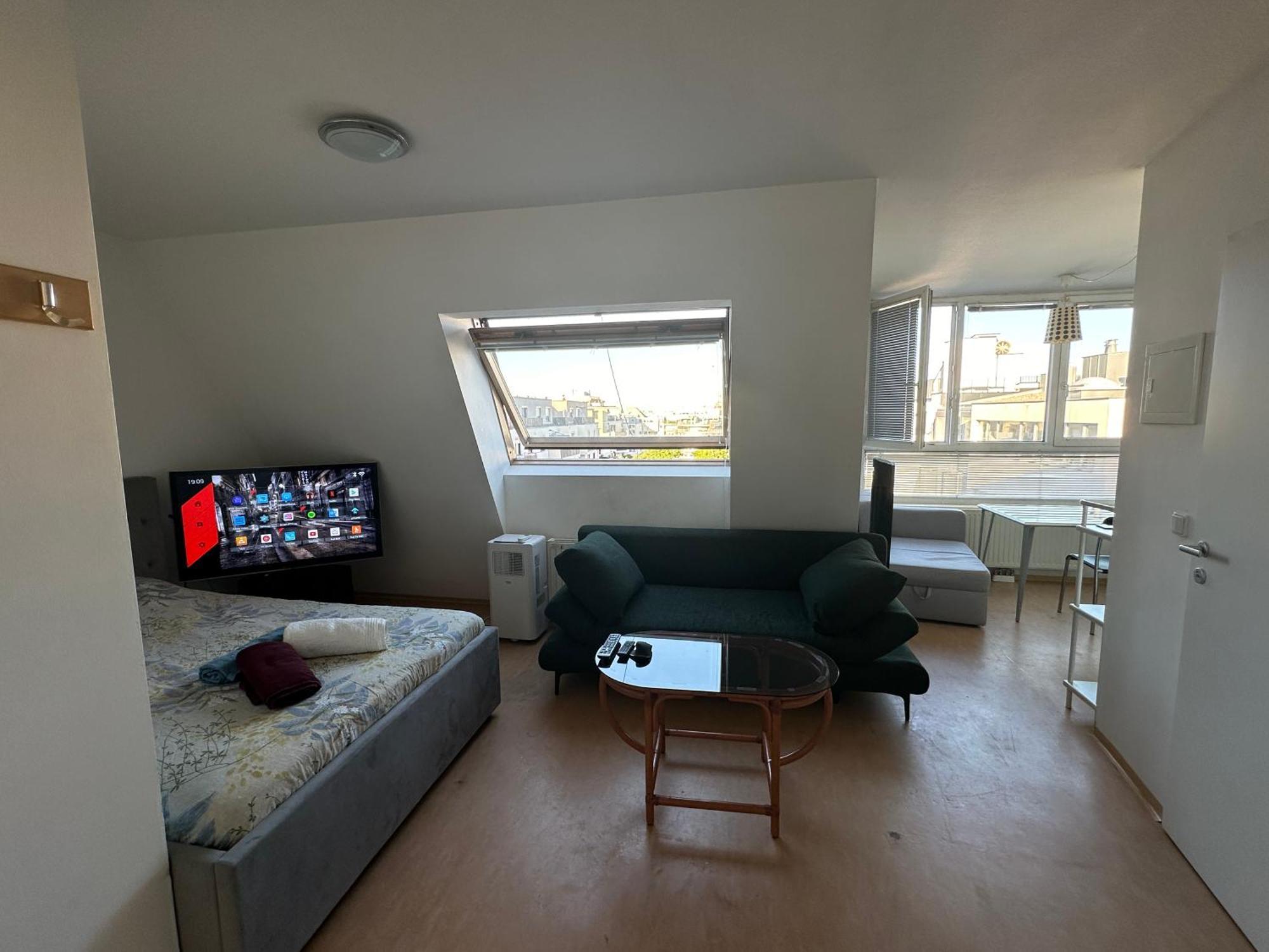 Cozy Bright Penthouse Close To U1 And U6 Metros Wien Exterior foto