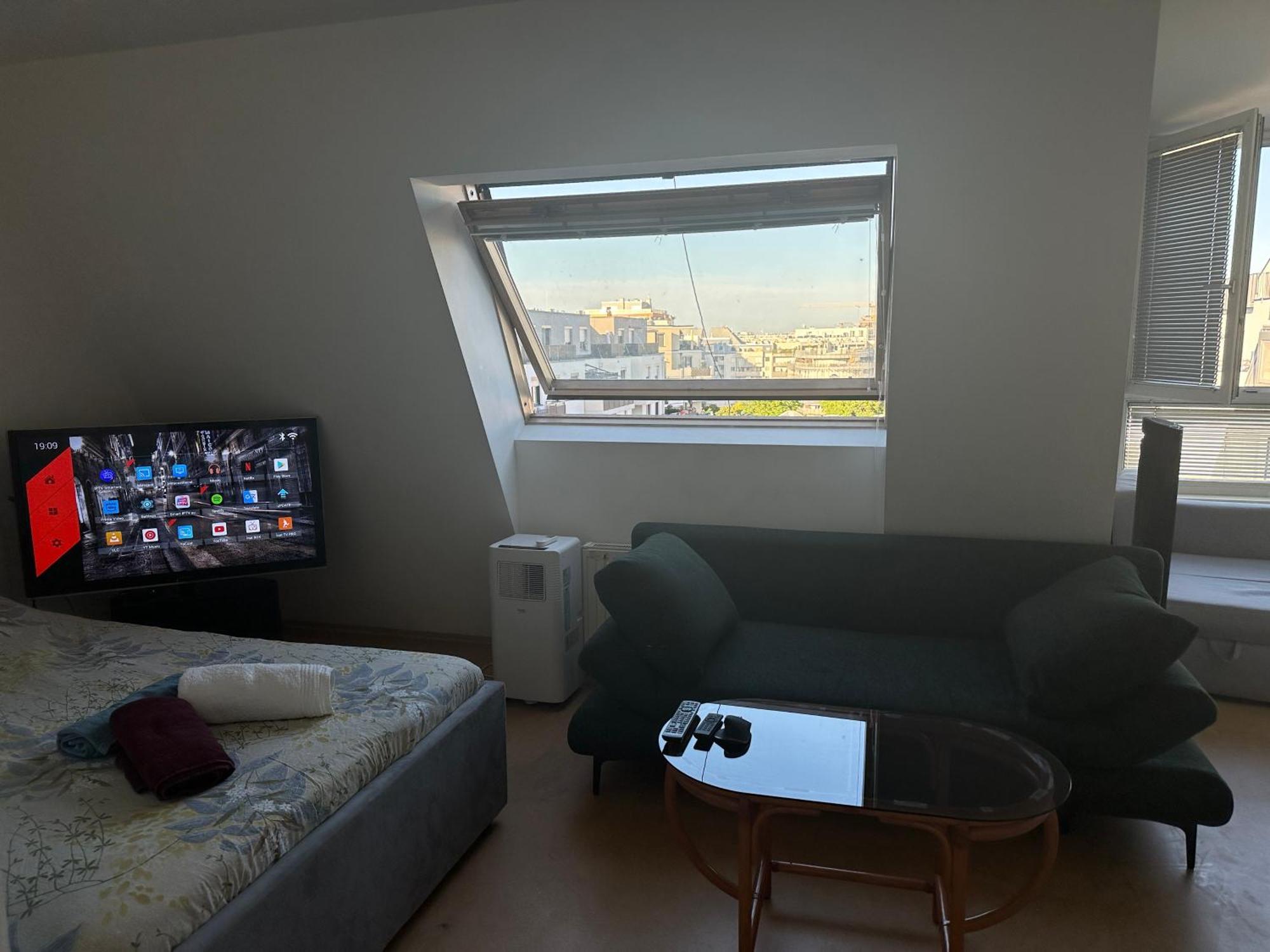Cozy Bright Penthouse Close To U1 And U6 Metros Wien Exterior foto