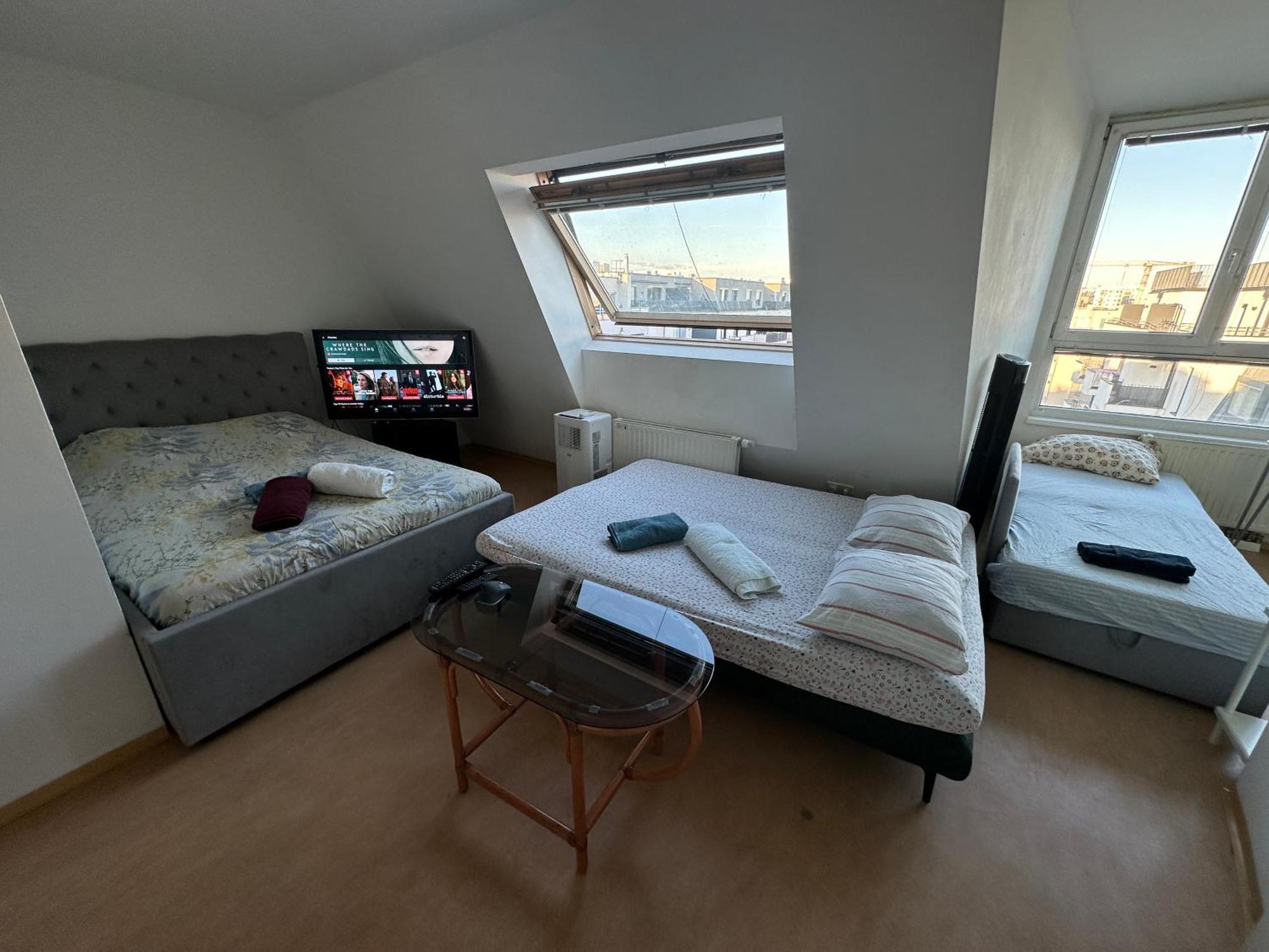 Cozy Bright Penthouse Close To U1 And U6 Metros Wien Exterior foto