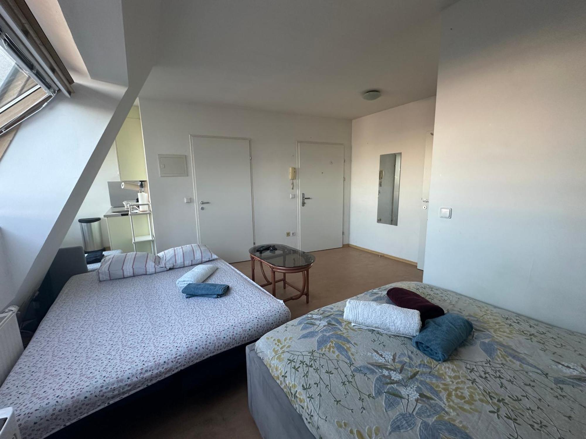 Cozy Bright Penthouse Close To U1 And U6 Metros Wien Exterior foto