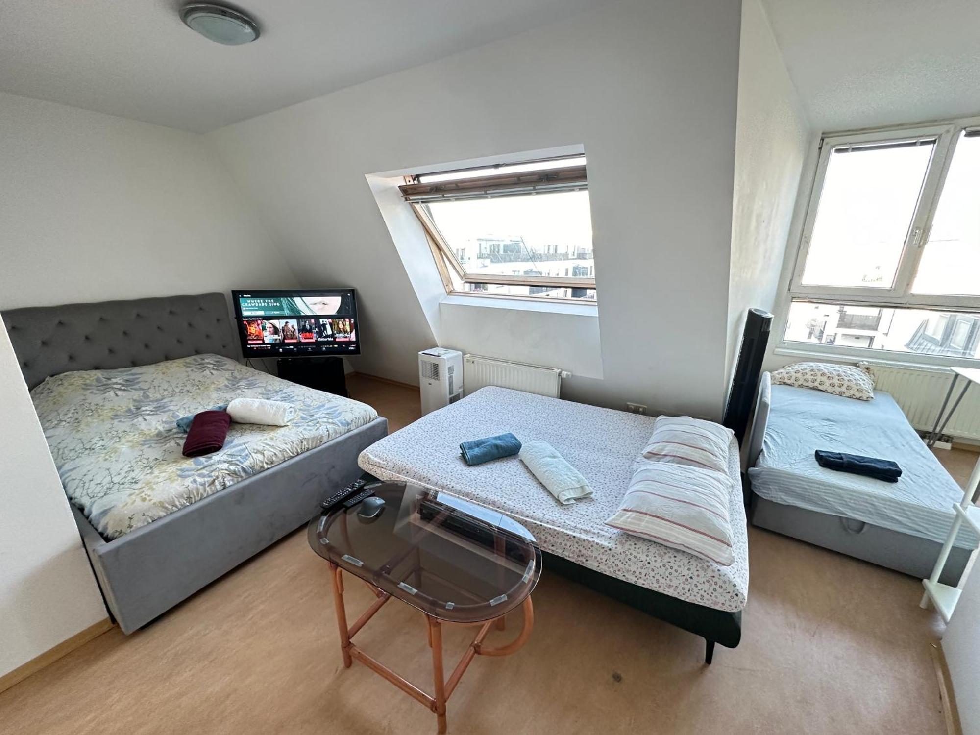 Cozy Bright Penthouse Close To U1 And U6 Metros Wien Exterior foto
