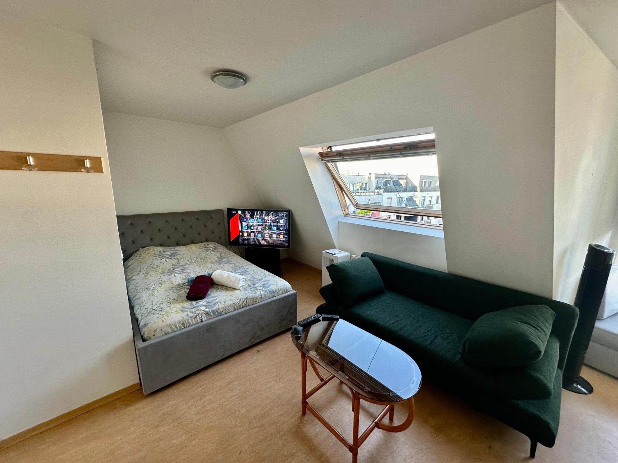 Cozy Bright Penthouse Close To U1 And U6 Metros Wien Exterior foto