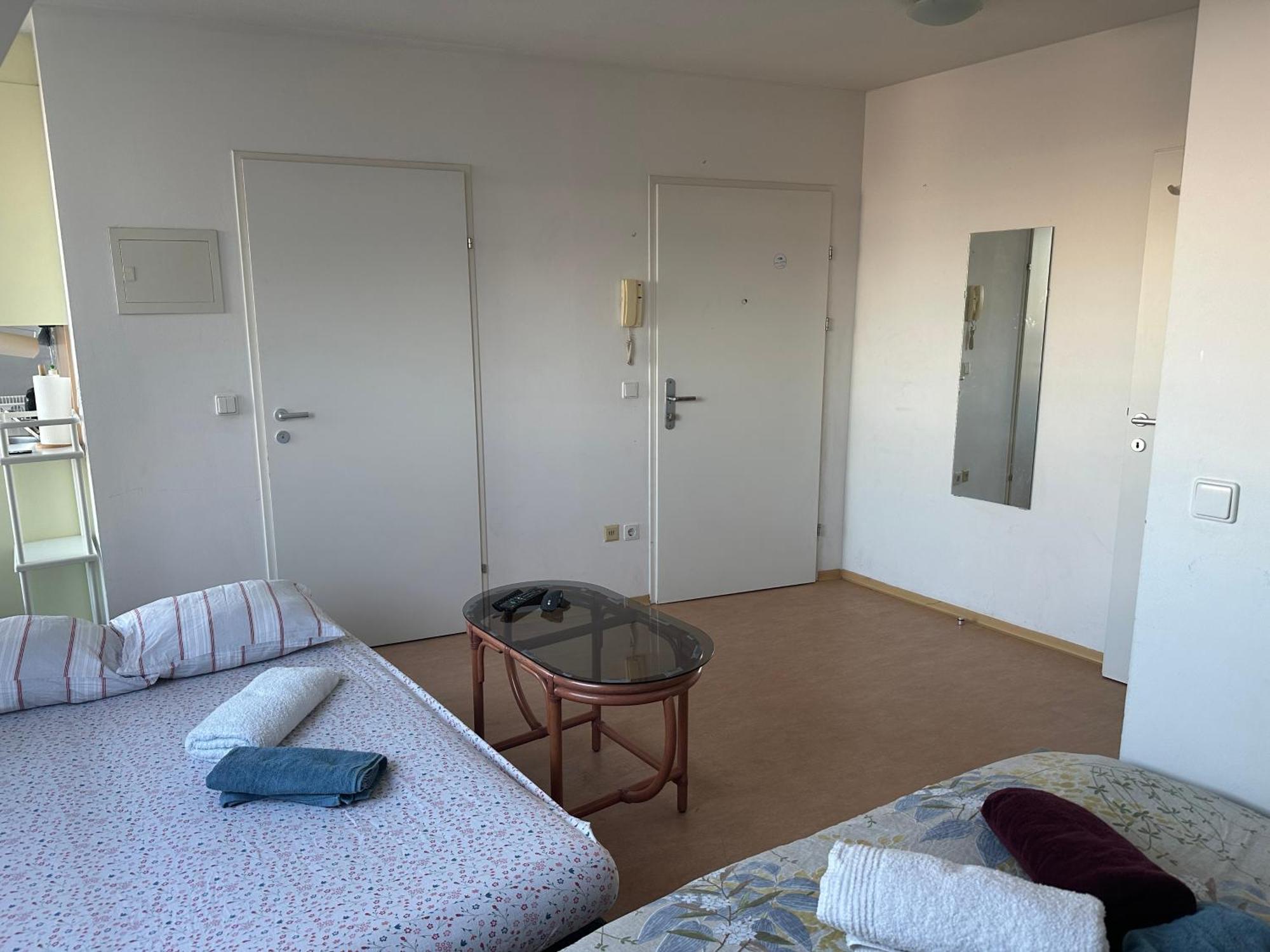 Cozy Bright Penthouse Close To U1 And U6 Metros Wien Exterior foto
